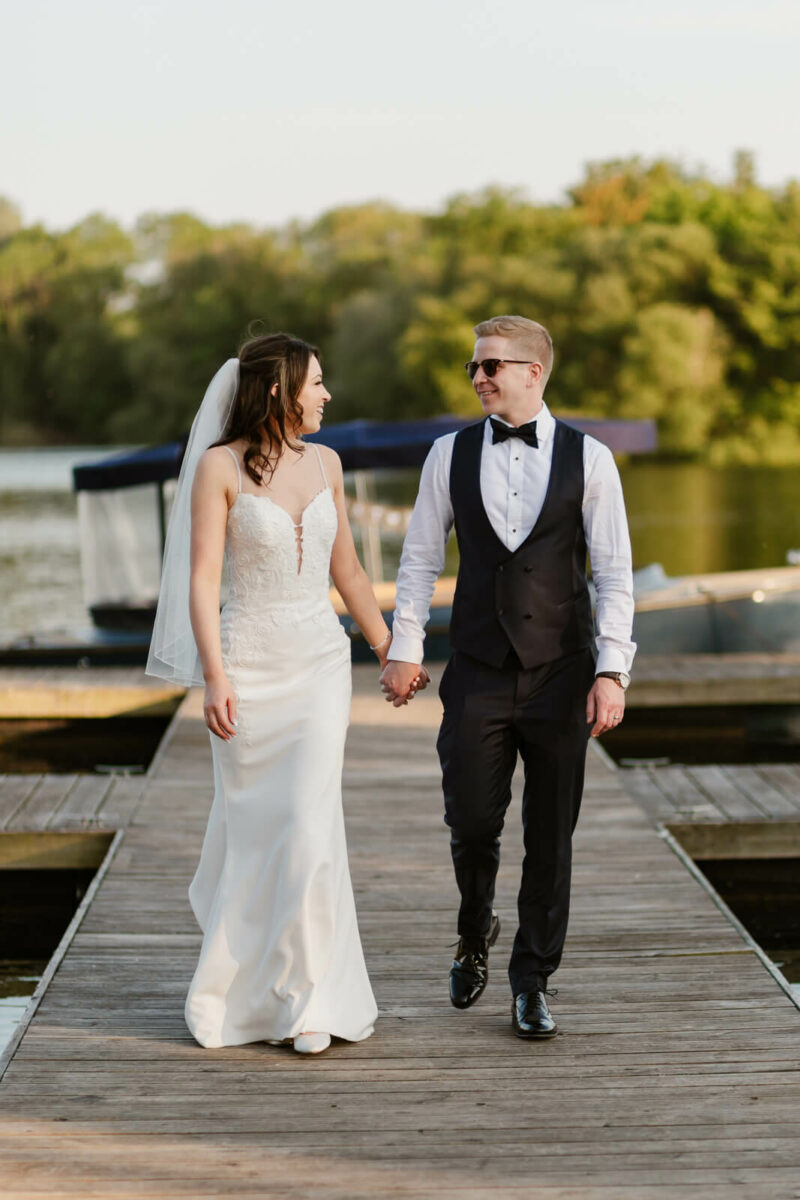 couple at amber lakes wedding venue