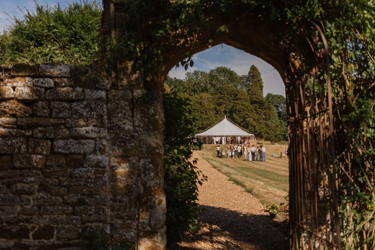 outdoor wedding reception at Williamscot House in Oxfordshire